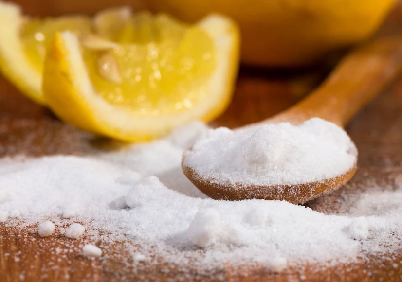 Użyj soli i soku z cytryny