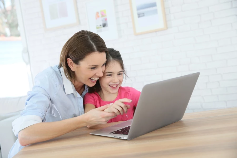 Ucz dziecko, jak korzystać z sieci 