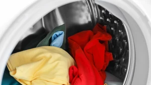 Jak uratować zafarbowane ubrania? Sprawdzone sposoby