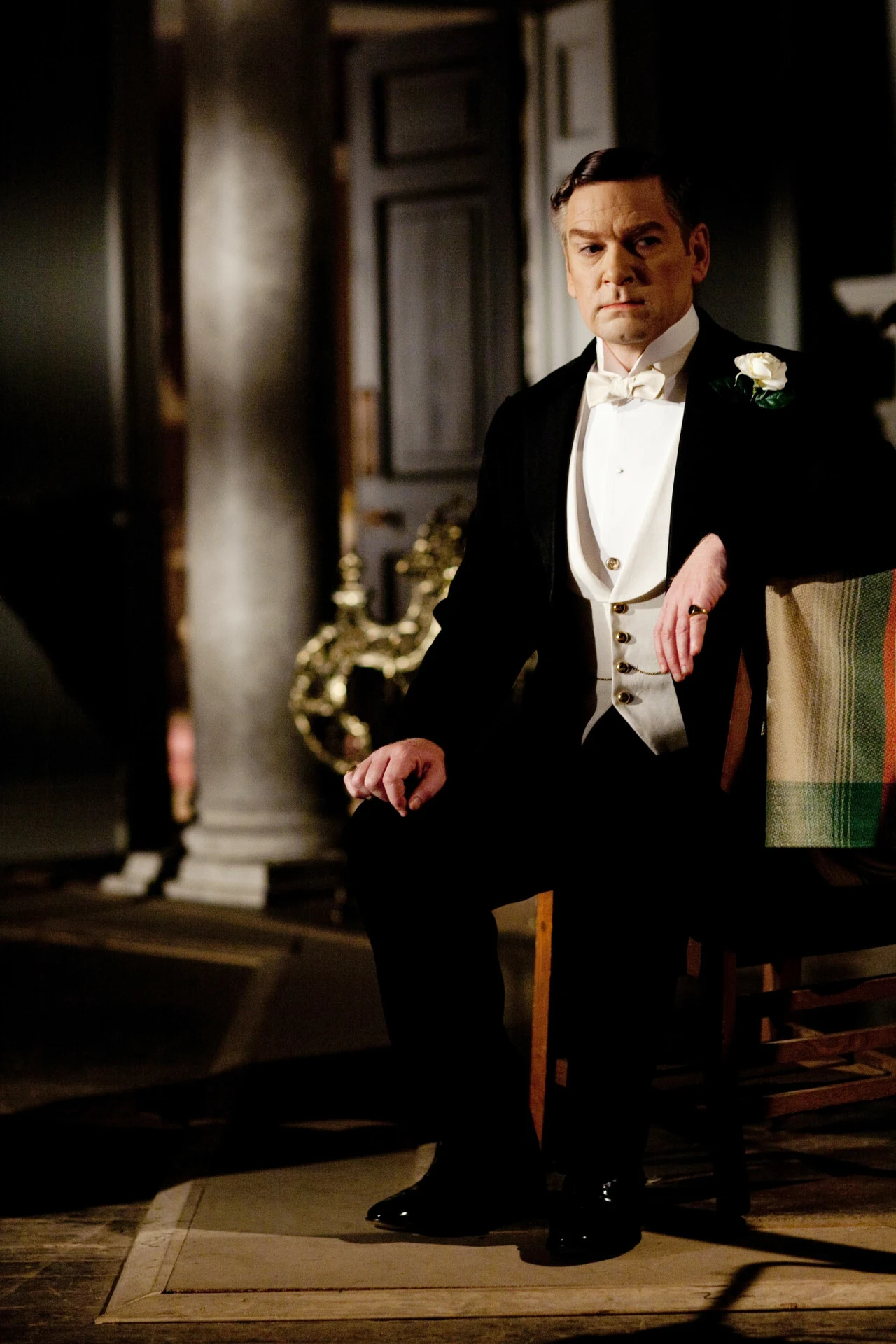 W 2012 roku Kennetha Branagha oglądaliśmy w filmie "Mój tydzień z Marilyn", w którym wcielił się w legendarnego brytyjskiego aktora Laurence'a Oliviera. Aktor, "od zawsze" zafascynowany Szekspirem, powszechnie uważany jest za godnego następcę Oliviera, dlatego też twórcom filmu zależało, aby to on właśnie objął tę rolę. "Miałem pewne zobowiązania, ale zgodziłem się przeczytać scenariusz. I zostałem kompletnie podbity przez opowiedzianą w nim historię" - mówił aktor.

Branagha ujął szczególnie sposób ukazania postaci Oliviera, nie ukrywający niezbyt chwalebnych stron jego osobowości, a jednak pełen uczucia i zarazem szacunku. "Nie mogłem się od tego tekstu oderwać. Była w nim prawdziwa fascynacja procesem tworzenia filmu i doskonałe wyczucie klimatu" - aktor chwalił twórców "Mojego tygodnia z Marilyn".