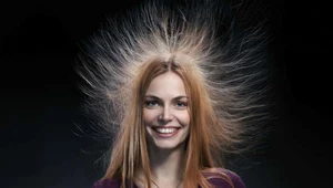 elektryzowanie się włosów