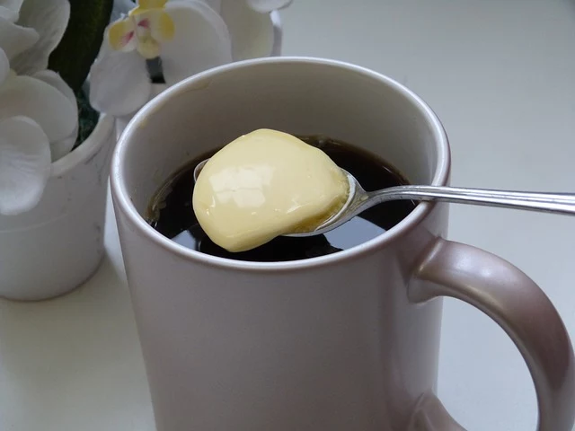 kawa z masłem przepis