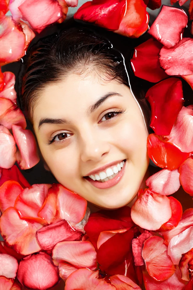 jak wykorzystać wodę rożaną jak wykorzystać wodę rożaną