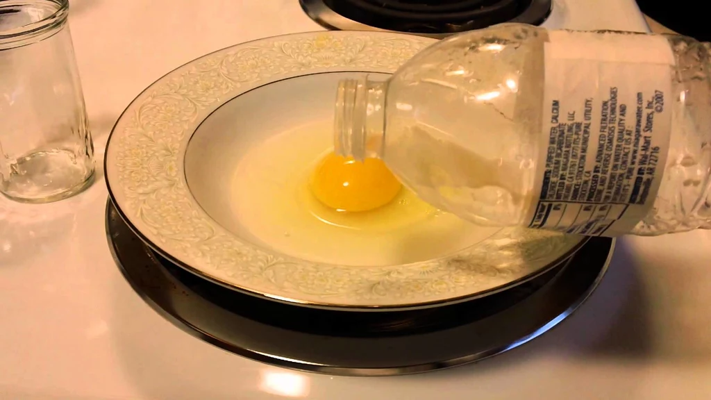 oddzielanie jajka od żółtka
