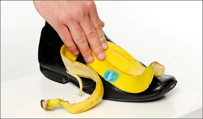 Czyszczenie butów skórką od banana