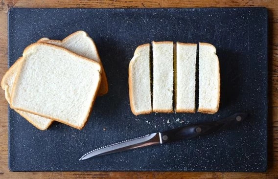 pokrój chleb w paski