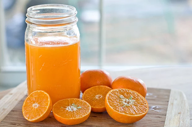 Świeżo wyciśnięty sok pomarańczowy