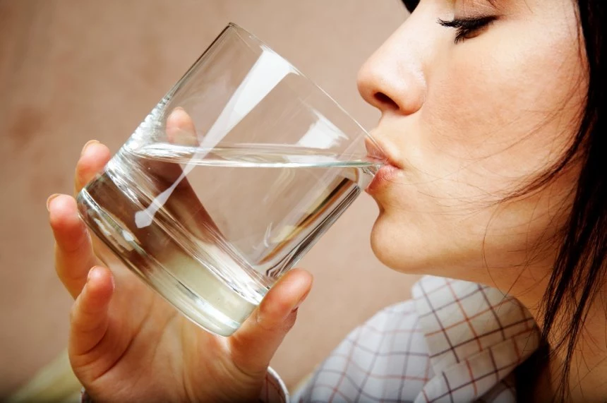 Wypij szklankę wody