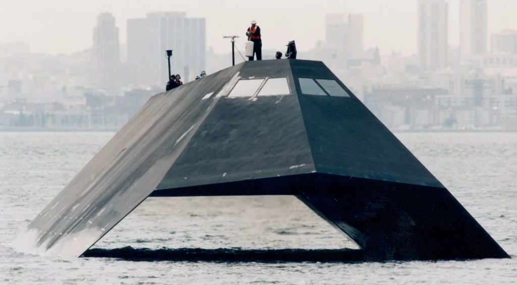 Sea Shadow rzeczywiście przypominał F-117. Fot. Lockheed Martin