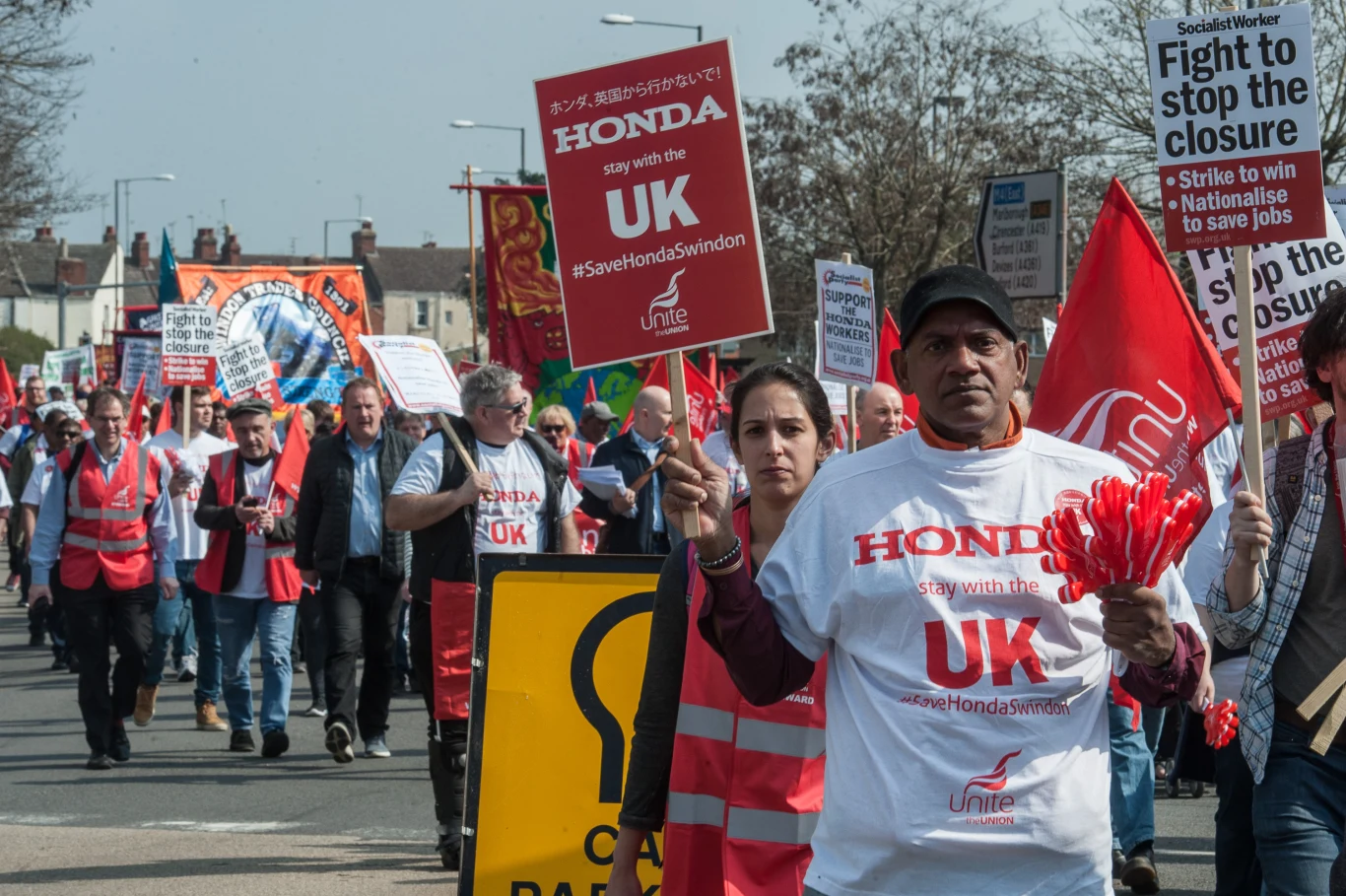 Pracownicy fabryki Hondy w Swindon protestują przeciwko planom zamknięcia jej Pracownicy fabryki Hondy w Swindon protestują przeciwko planom zamknięcia jej