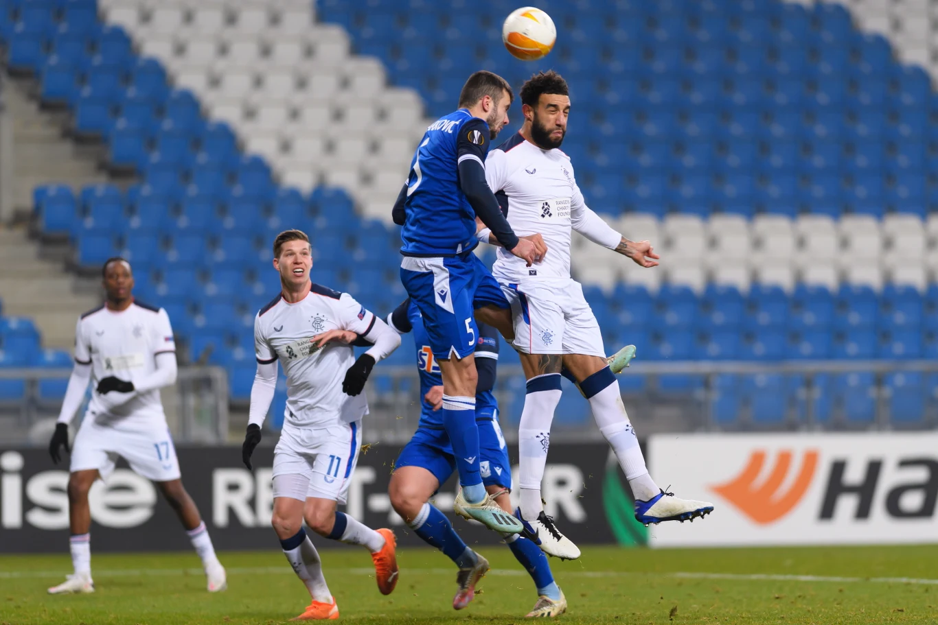 Po tej główce Connora Goldsona piłka trafiła w poprzeczkę. Z bliska do bramki dobił ją Ianis Hagi