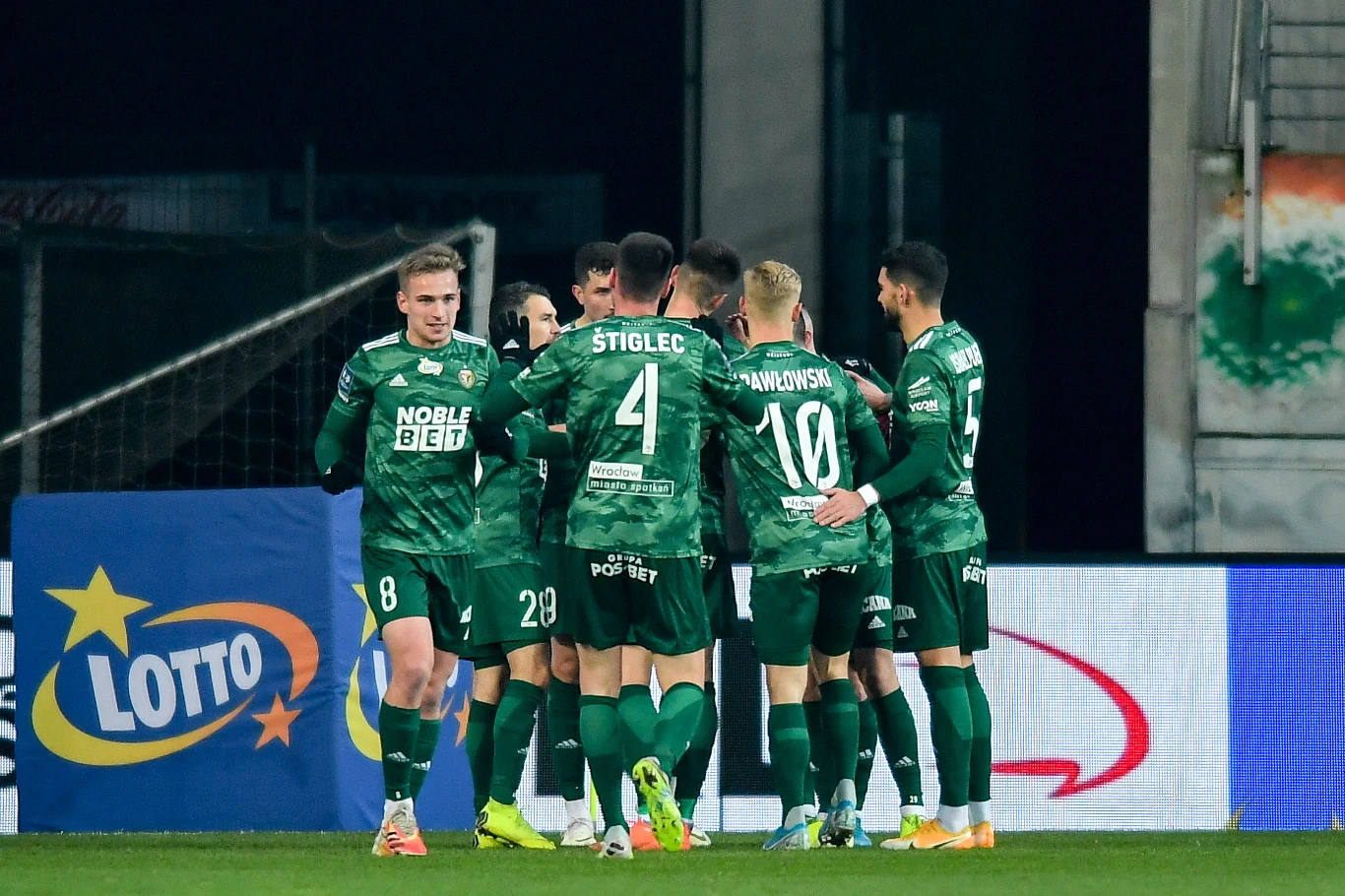 Tak cieszyli się wrocławianie po golu otwierającym wynik spotkania Tak cieszyli się wrocławianie po golu otwierającym wynik spotkania