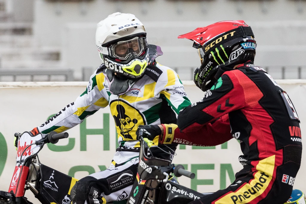 Martin Vaculik i Chris Holder dziękują sobie za walkę