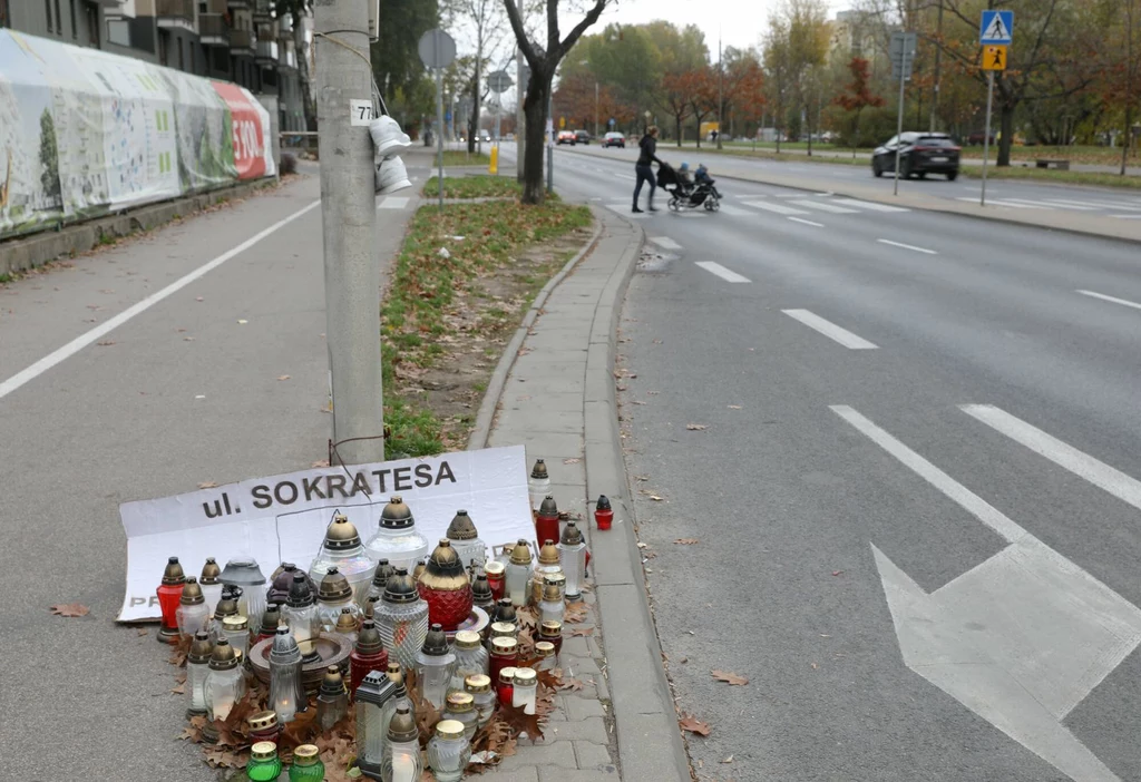 Przejście na Sokratesa w Warszawie to przejście przez dwa pasy ruchu w jednym kierunku. Bez sygnalizacji świetlnej...