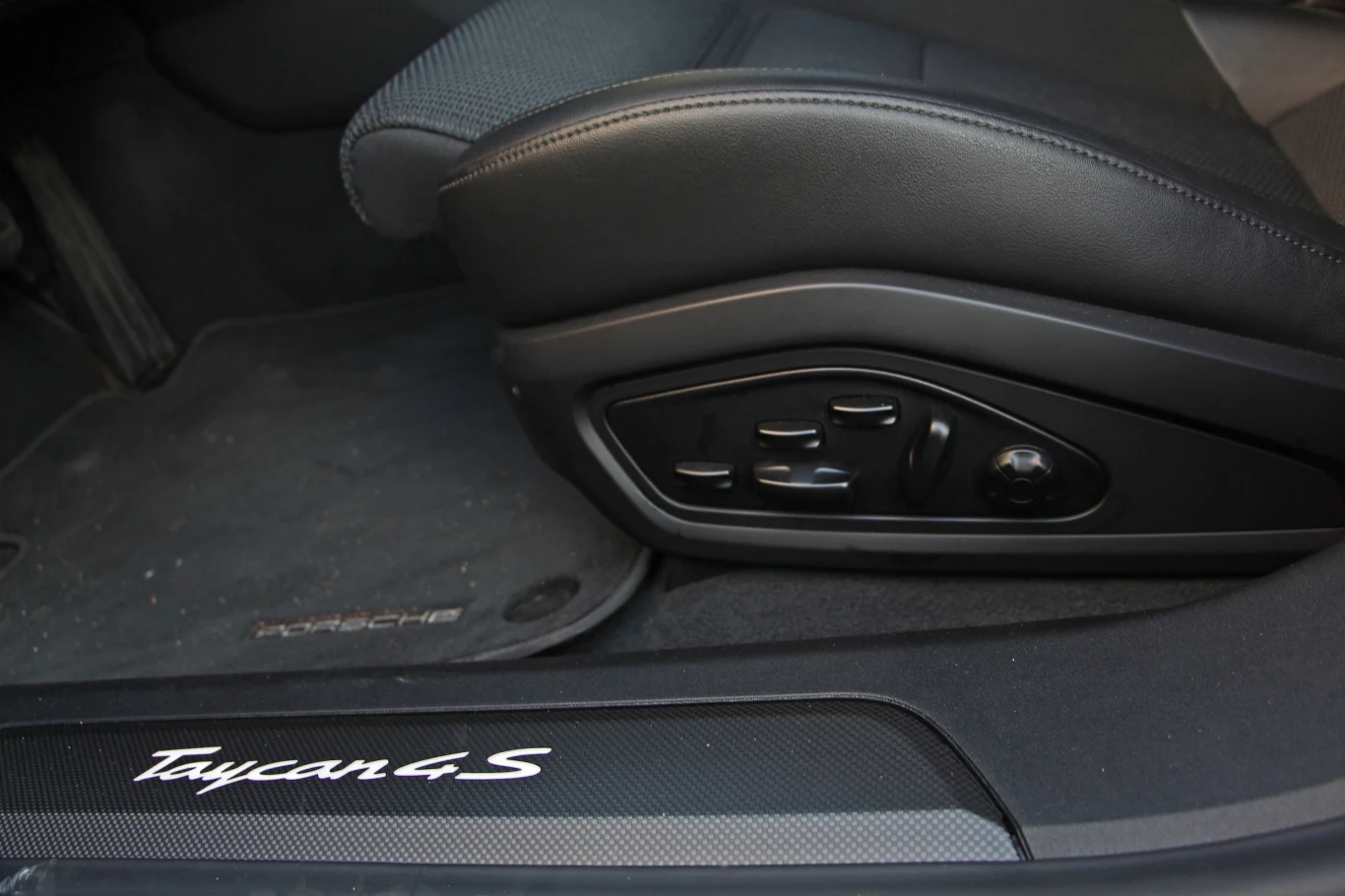 Porsche Taycan 4S