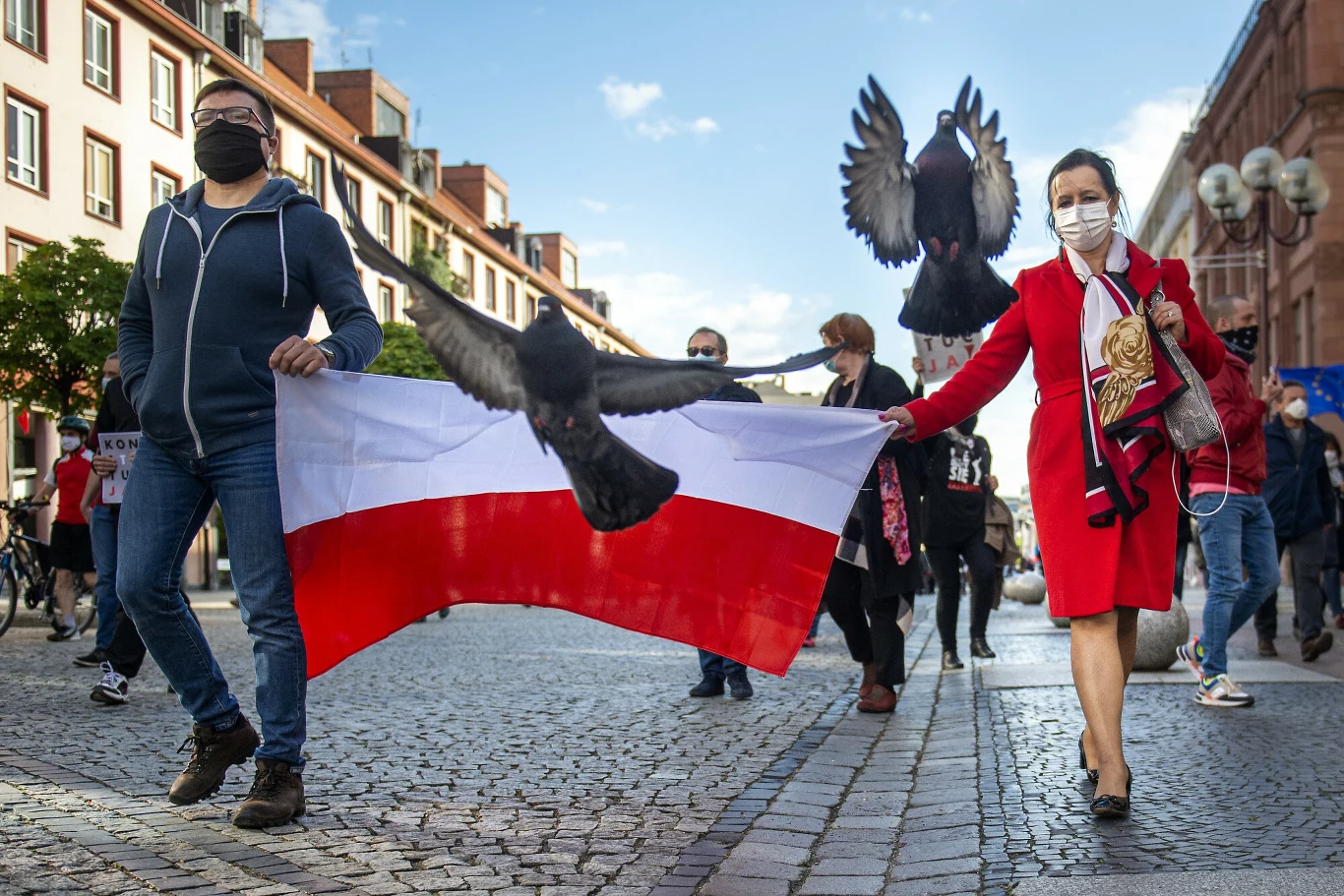Wrocław, 03.05.2020. Protesty pod hasłami: "Artykuł pierwszej potrzeby? Konstytucja!" oraz "Nie dla plebiscytu - przełóżcie wybory"