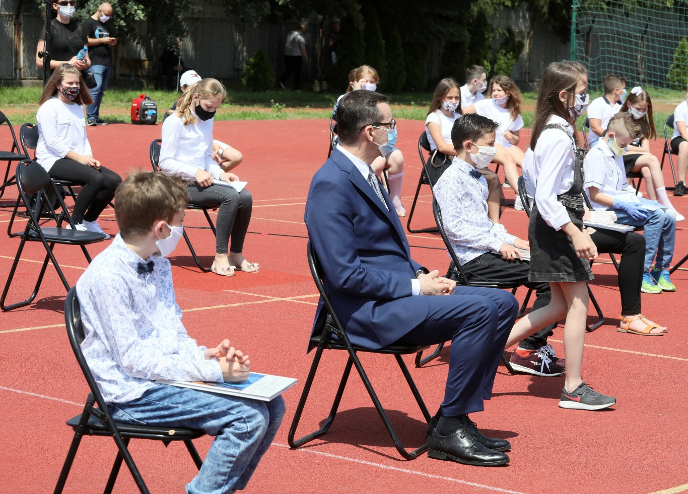 Pionki (woj. mazowieckie), 26.06.2020. Premier Mateusz Morawiecki wziął udział w zakończeniu roku szkolnego 2019/2020 w Szkole Podstawowej nr 5 im. Jana Pawła II w Pionkach