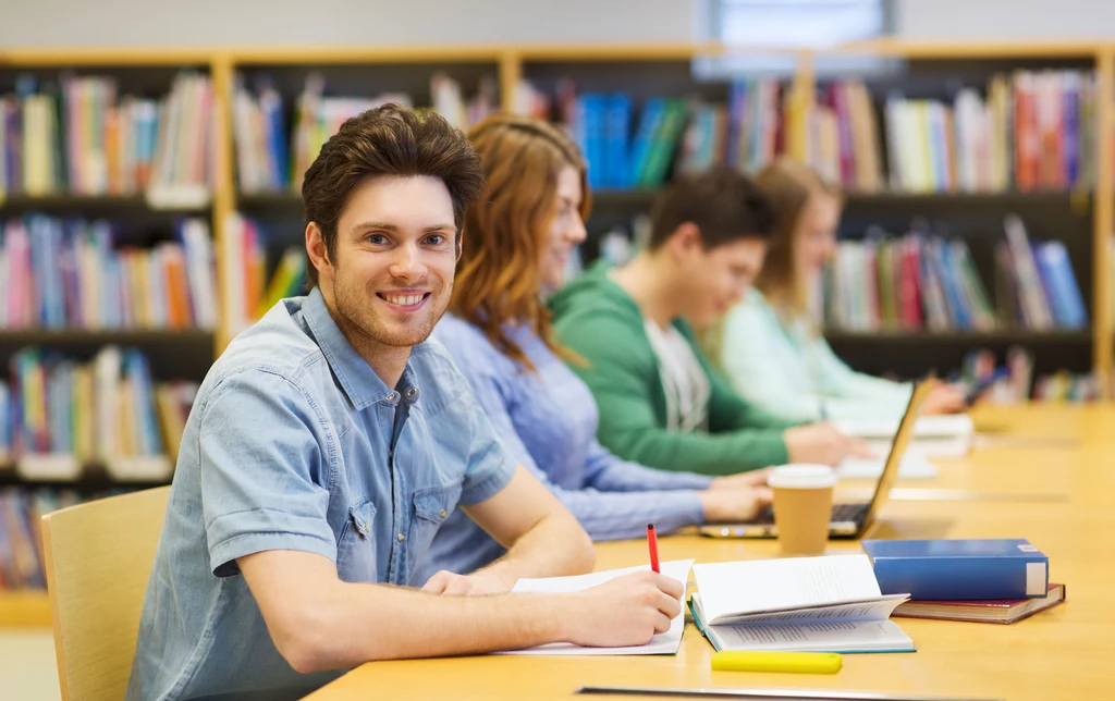 Świadczenia dla studentów. Jednym z nich jest stypendium socjalne. 