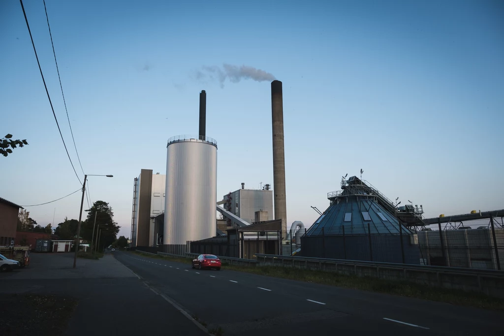 Elektrownia w Kuopio spala paliwo wytworzone z torfu. Dla środowiska jest on znacznie niebezpieczniejszy niż węgiel i ropa naftowa. 