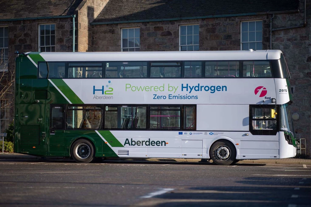 Szkocja jest pierwszym miejscem na świecie, gdzie jeżdżą dwupoziomowe autobusy na wodór.