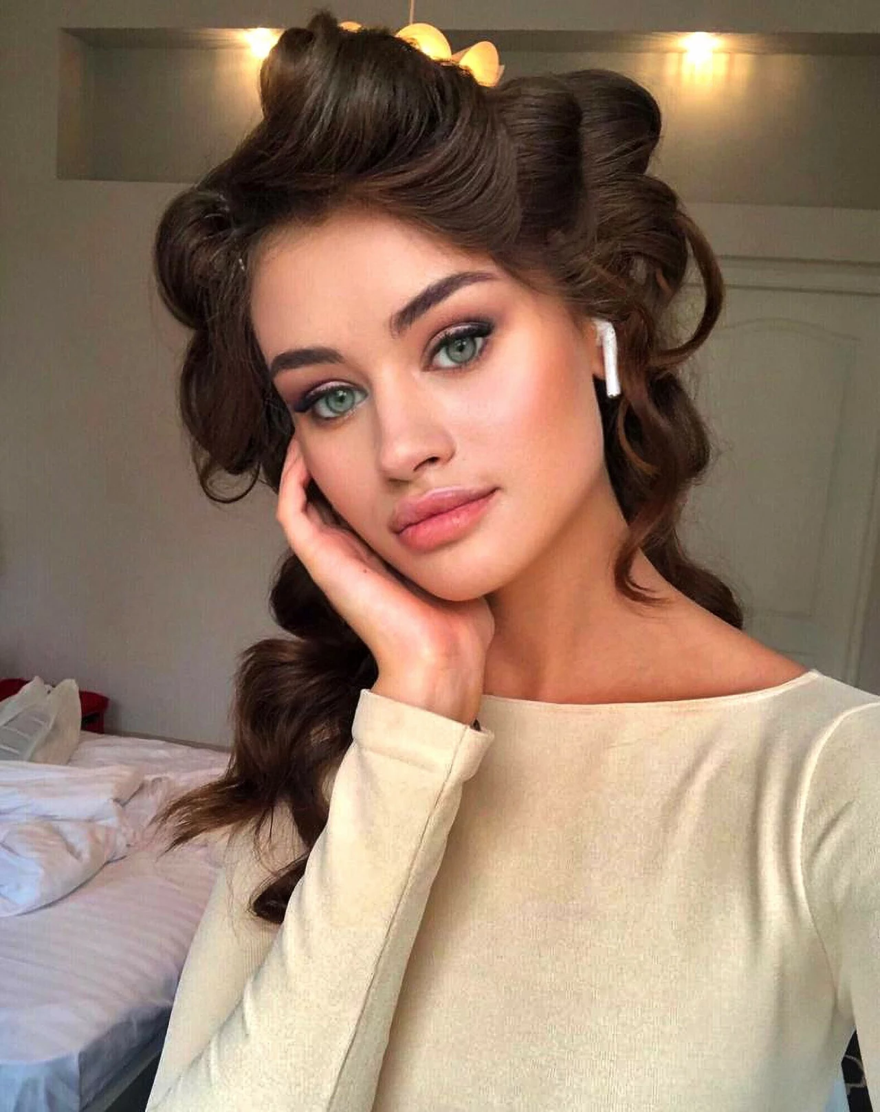 Niedawno jednak influencerka wycofała oskarżenia i nie jest do końca jasne, dlaczego to zrobiła. Daria Kyrulik opublikowała zdjęcia swojej zakrwawionej twarzy, które miały być dowodem na to, że została pobita. Do okropnego zdarzenia miało dojść trzeciego sierpnia w klubie Beach of Momo w tureckim mieście Izmir. Niedawno jednak influencerka wycofała oskarżenia i nie jest do końca jasne, dlaczego to zrobiła. Daria Kyrulik opublikowała zdjęcia swojej zakrwawionej twarzy, które miały być dowodem na to, że została pobita. Do okropnego zdarzenia miało dojść trzeciego sierpnia w klubie Beach of Momo w tureckim mieście Izmir.