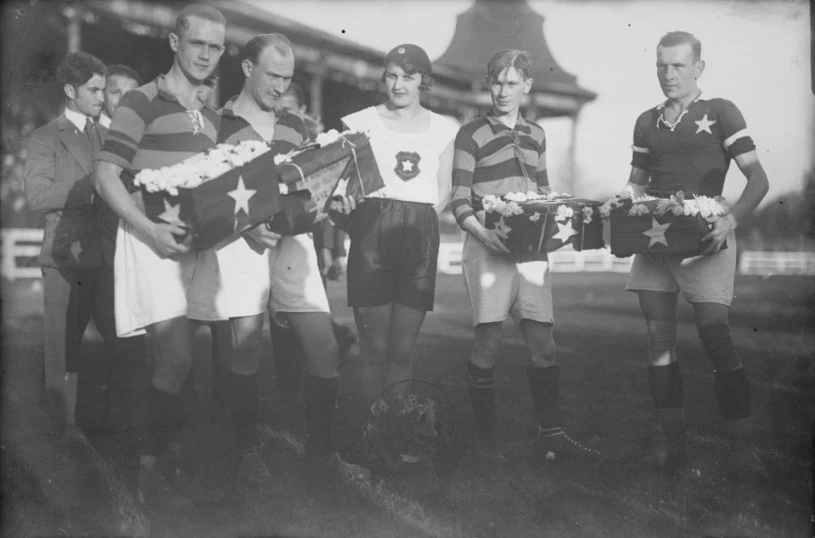 Od prawej: Henryk Reyman, jego młodszy bar Jan i Jadwiga Gablanowska-Ciepły w październiku 1927 r. Od prawej: Henryk Reyman, jego młodszy bar Jan i Jadwiga Gablanowska-Ciepły w październiku 1927 r.