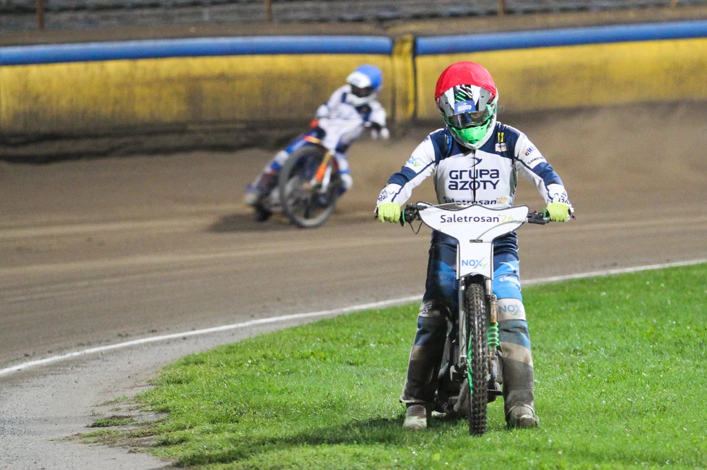 Peter Ljung na murawie tarnowskiego stadionu Peter Ljung na murawie tarnowskiego stadionu