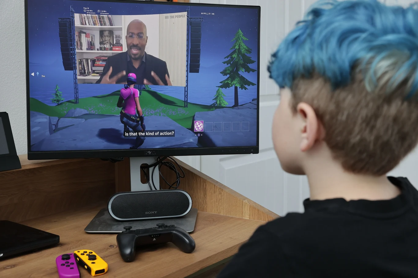 Producent poinformował, że w Fortnite pojawił się nowy tryb poprawiający wydajność na wszystkich komputerach PC, które spełniają minimalne wymagania. Tryb wydajności jak na razie dostępny jest w wersji alfa i oferuje znaczącą poprawę wydajności gry poprzez obniżenie jakości grafiki, zmniejszając tym samym zużycie pamięci oraz obciążenie procesora i karty graficznej.