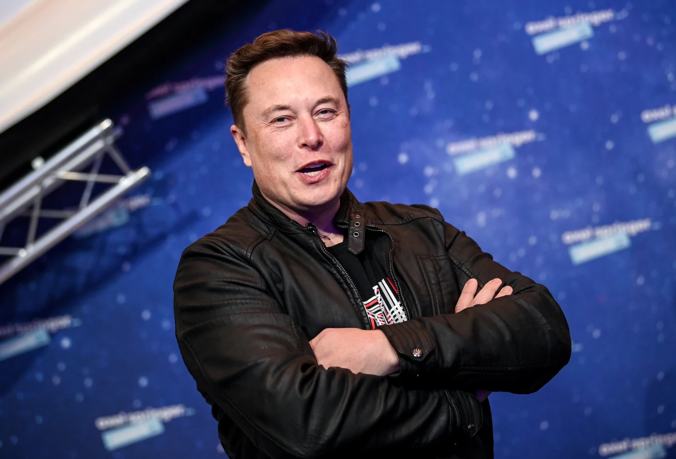 Jedną z osób czekających na nadejście CP był Elon Musk, czyli popularny przedsiębiorca i filantrop pełniący funkcję dyrektora generalnego SpaceX. Marzący o podboju Marsa celebryta opublikował na Twitterze wpis z memem drwiącym z projektu polskiego studia. Jedną z osób czekających na nadejście CP był Elon Musk, czyli popularny przedsiębiorca i filantrop pełniący funkcję dyrektora generalnego SpaceX. Marzący o podboju Marsa celebryta opublikował na Twitterze wpis z memem drwiącym z projektu polskiego studia.