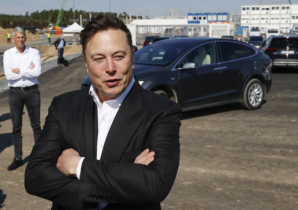 Musk odniósł się zarazem do wpisu deweloperów przepraszających za zaistniałe zamieszanie i masę glitchy. Dodał on tam komentarz jednego z graczy czującego rozczarowanie, a także pustkę po zagraniu w Cyberpunka 2077. Czy sam Musk zagrał chociaż trochę w CP? Musk odniósł się zarazem do wpisu deweloperów przepraszających za zaistniałe zamieszanie i masę glitchy. Dodał on tam komentarz jednego z graczy czującego rozczarowanie, a także pustkę po zagraniu w Cyberpunka 2077. Czy sam Musk zagrał chociaż trochę w CP?