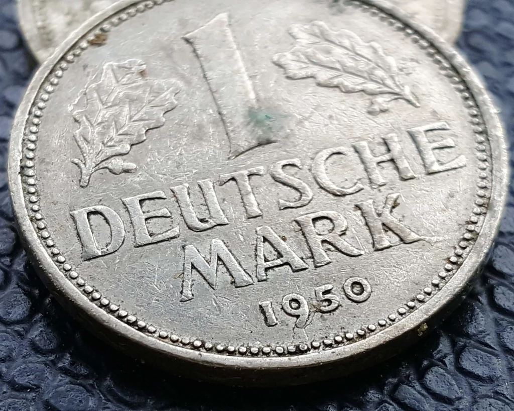 Niemieckie marki nadal w szufladach 