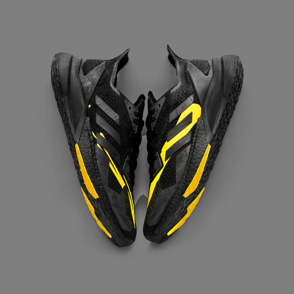 W ten sposób adidas chciał stworzyć połączenie między światem esportu a mangą. Buty łączą ze sobą elegancję i funkcjonalność, dobrze wpisując się w streetwear. W ten sposób adidas chciał stworzyć połączenie między światem esportu a mangą. Buty łączą ze sobą elegancję i funkcjonalność, dobrze wpisując się w streetwear.