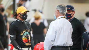 Lewis Hamilton (z lewej)