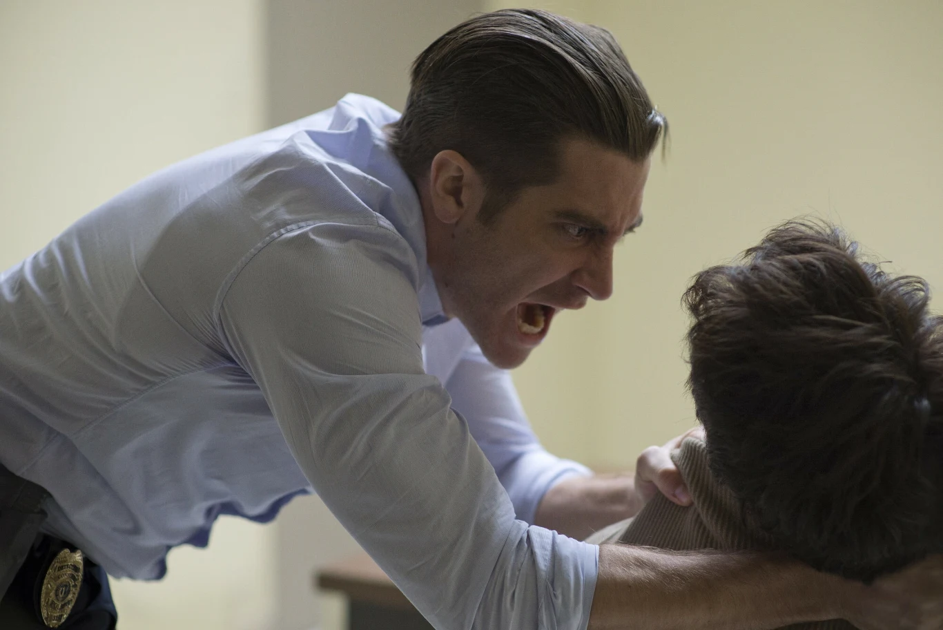 "W trakcie kręcenia 'Labiryntu' najbardziej fascynowało mnie to, jak wiele emocji odczuwa mój bohater, a mimo tego nie może ich uzewnętrznić" - tak Jake Gyllenhaal mówił o roli w filmie Denisa Villeneuve'a. Kreacja policjanta prowadzącego śledztwo w sprawie dwójki porwanych dziewczynek przyniosła mu wyróżnienie Hollywood Film Awards.

"To niezwykle intensywny występ, pełen niuansów portret walczącego z własnymi demonami człowieka, przed którym postawiono niemożliwe do wykonania zadanie. W trakcie swej kariery Jake zagrał szereg fantastycznych ról, jednakże jego praca przy tym filmie osiągnęła nowy poziom aktorskiego kunsztu, co doskonale pokazują wspaniałe recenzje, które film uzyskał" - stwierdził Carlosa de Abreu, założyciel oraz dyrektor wykonawczy Hollywood Film Awards. 