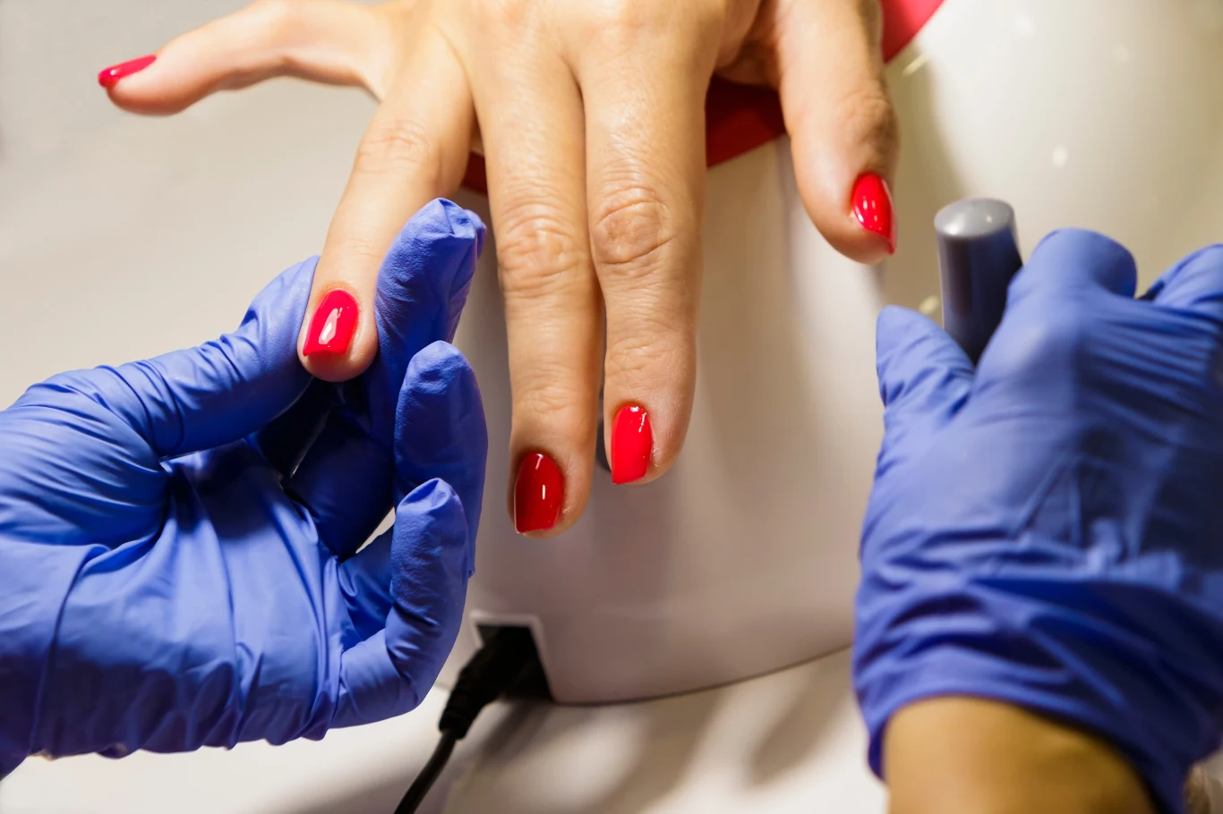 Manicure na okazję - na co postawić?