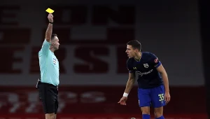 Jan Bednarek w meczu z Arsenalem