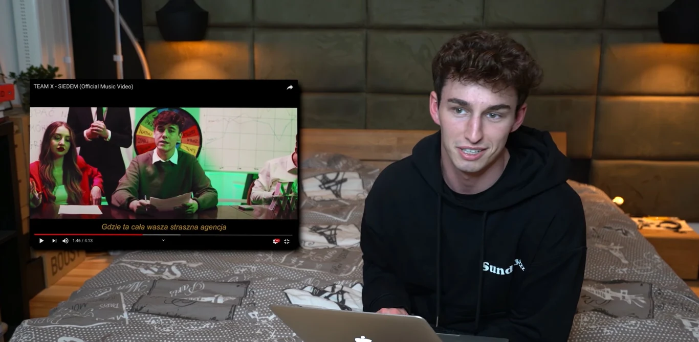 Marcin Dubiel oceniający nowych członków "TEAMU X"