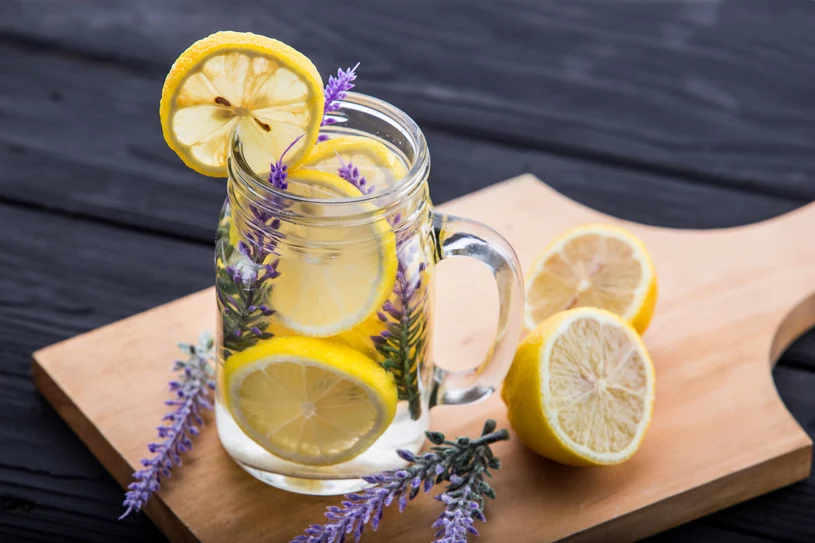 Lemoniada z lawendą to zaskakująco aromatyczna propozycja na lato