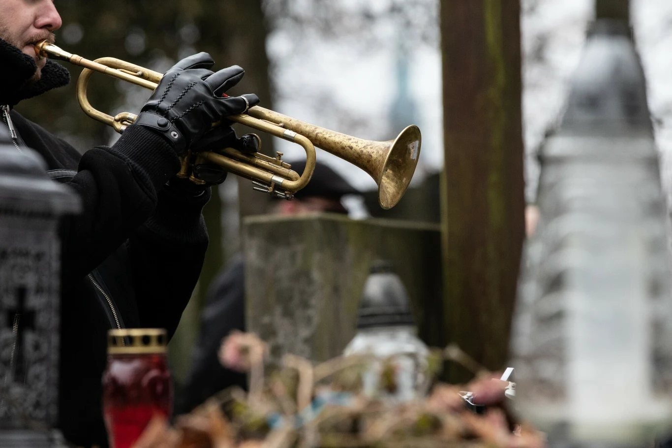 Na cmentarzu im. św. Rocha w Częstochowie zabrzmiało "Tears in Heaven" Erika Claptona
