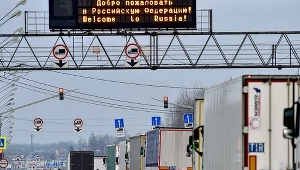 Chcesz wyjechać z Białorusi autem - zapłać 35 dolarów. Nz. granica białorusko-rosyjska w Czerwonej Górce