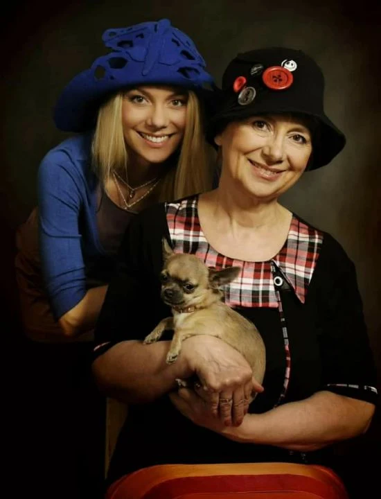 Małgorzata Opczowska z mamą i czworonogiem Stefanem Małgorzata Opczowska z mamą i czworonogiem Stefanem