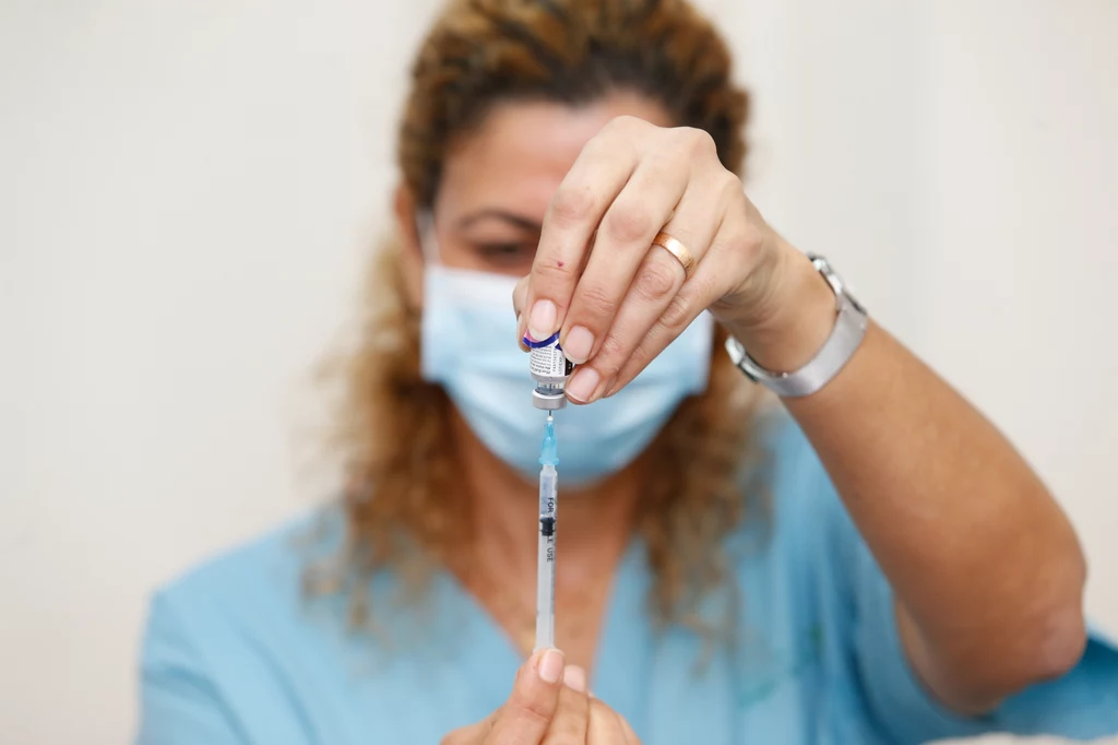 Szczepionkę opracowały firma Janssen Pharmaceutica oraz specjaliści z Beth Israel Deaconess Medical Center (BIDMC) Szczepionkę opracowały firma Janssen Pharmaceutica oraz specjaliści z Beth Israel Deaconess Medical Center (BIDMC)