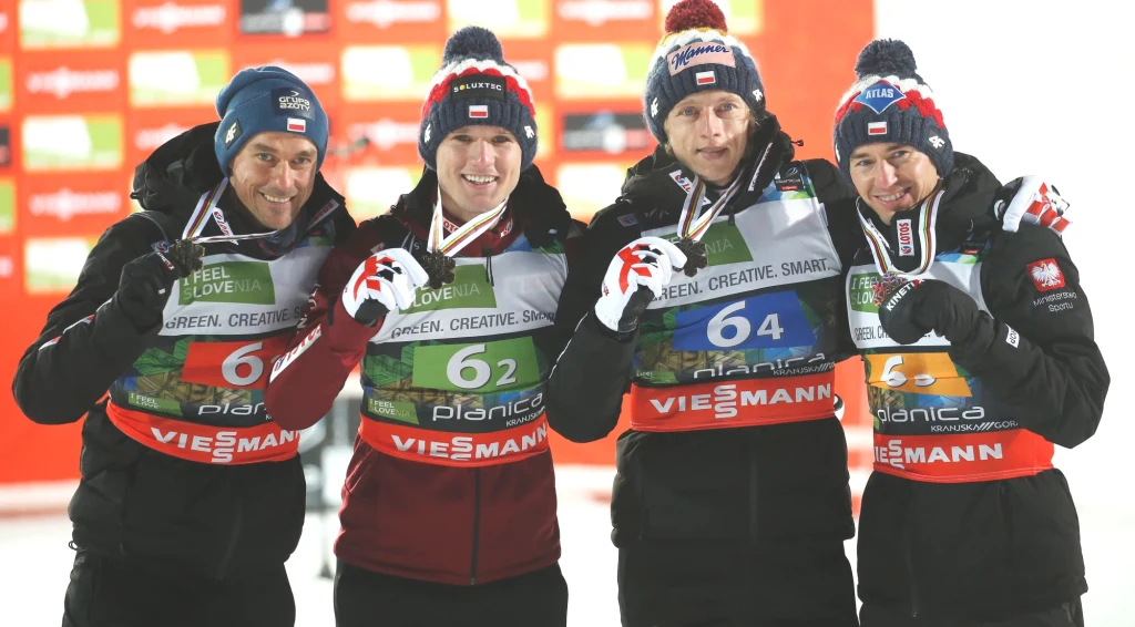 Piotr Żyła, Andrzej Stękała, Kamil Stoch i Dawid Kubacki, fot. SRDJAN ZIVULOVIC