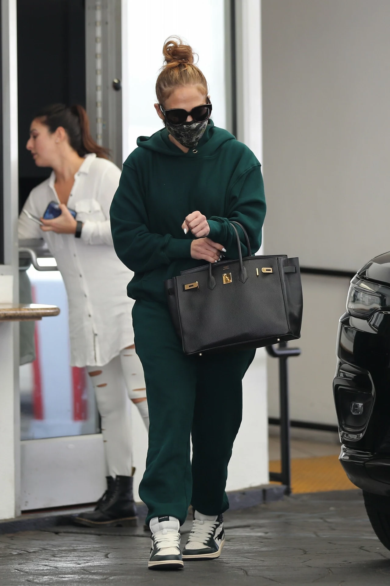 Na co dzień jednak Jennifer Lopez aż tak się nie stroi. Niedawno fotoreporterzy przyłapali gwiazdę w Beverly Hills. 