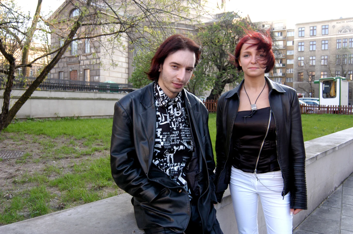 W 1996 r. Adam Konkol w Pszowie założył grupę Łzy, w którym rolę wokalistki objęła Ania Wyszkoni. Cała Polska usłyszała o nich w 2000 r., gdy na rynku pojawiła się druga płyta "W związku z samotnością". To z tego wydawnictwa pochodzą przeboje "Agnieszka już dawno...", "Narcyz się nazywam" czy "Opowiem wam jej historię". 