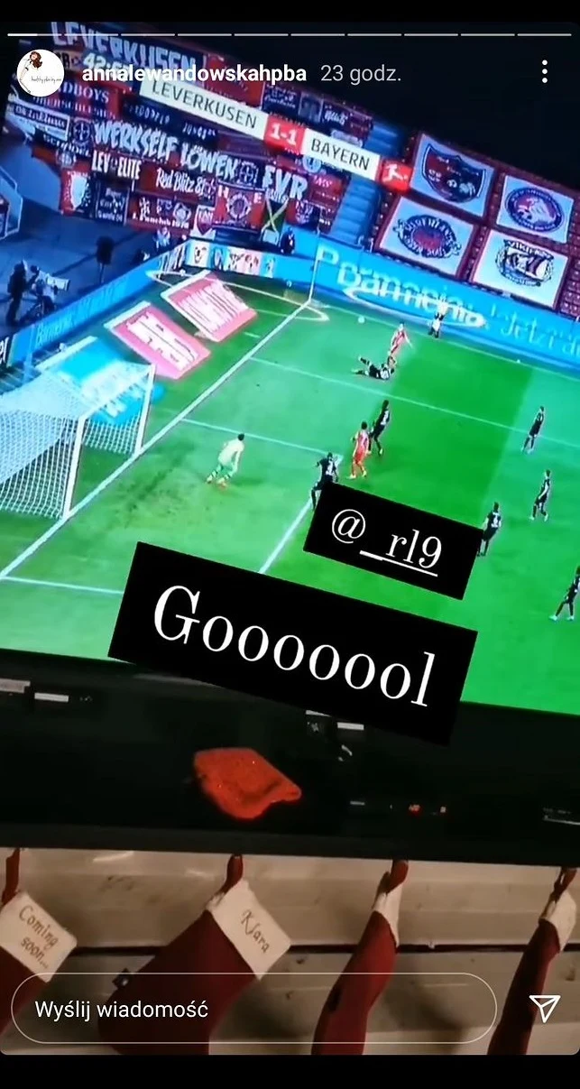 Uwagę internautów zwróciła jedna ze skarpet Uwagę internautów zwróciła jedna ze skarpet