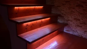 ​Podświetlane schody to nie tylko gwarancja bezpieczeństwa, lecz także piękny efekt estetyczny