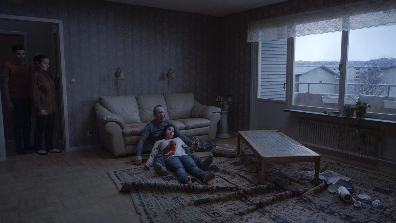 Ujęcie z filmu "O nieskończoności" nawiązujące do znanego obrazu Ilji Riepina Ujęcie z filmu "O nieskończoności" nawiązujące do znanego obrazu Ilji Riepina