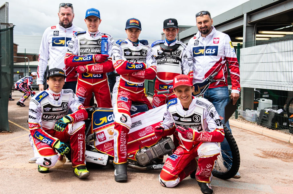 Rafał Dobrucki z drużyną złotych juniorów Rafał Dobrucki z drużyną złotych juniorów