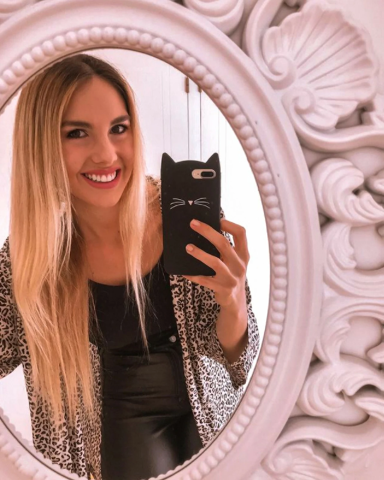 Dziś miss Argentyny nie ma kompleksów i z pewnością wiele kobiet zazdrości jej zgrabnej sylwetki, ale historia miss Argentyny pokazuje, że przeszłość to coś, co odciska na nas piętno, kształtuje nas i motywuje do zmian. Dziś miss Argentyny nie ma kompleksów i z pewnością wiele kobiet zazdrości jej zgrabnej sylwetki, ale historia miss Argentyny pokazuje, że przeszłość to coś, co odciska na nas piętno, kształtuje nas i motywuje do zmian.